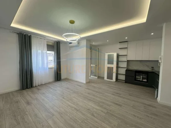 Tirane, shitet apartament 2+1 Kati 8, 84 m² 135.000 € (Unaza e Re)