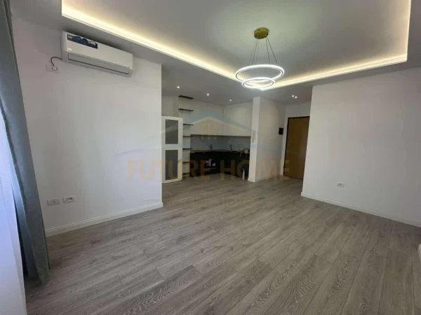 Tirane, shitet apartament 2+1 Kati 8, 84 m² 135.000 € (Unaza e Re)