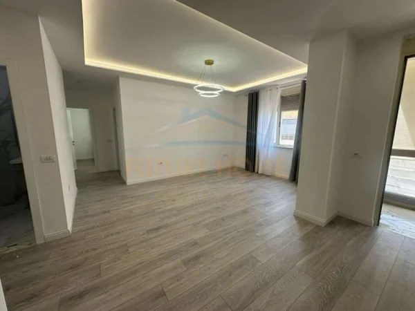 Tirane, shitet apartament 2+1 Kati 8, 84 m² 135.000 € (Unaza e Re)
