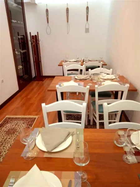 SHITET BAR RESTORANT 147 m² 500.000 € PRANE TAIVANIT