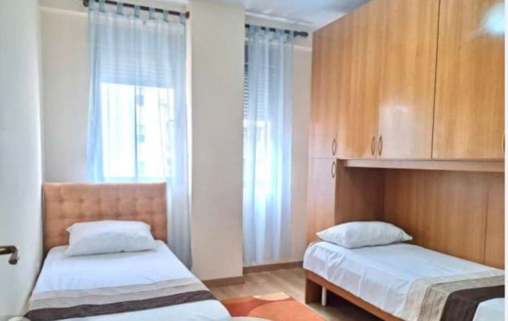 Tirane, jepet me qera apartament 2+1 Kati 9, 104 m² 650 € (Rruga e Kavajes)