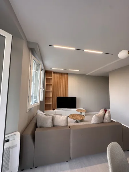 Tirane, jepet me qera apartament 1+1+Ballkon Kati 3, 70 m² 550 € (River Residence Astir)