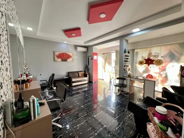 Tirane, shitet ambjent biznesi Kati 0, 33 m² 60.000 € (Ali Demi - Tiranë)