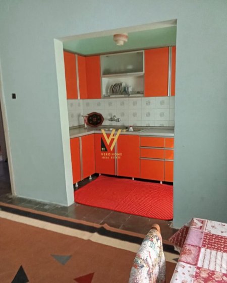 Tirane, jepet me qera apartament 2+1+Ballkon Kati 4, 75 m² 450 € (OXHAKU)