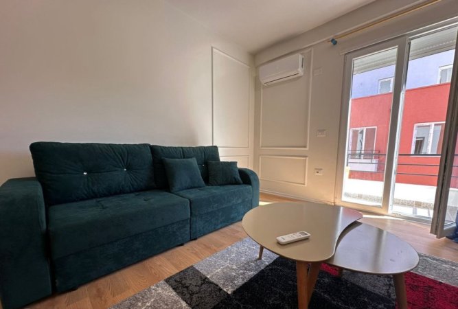 Tirane, jepet me qera apartament 1+1+Ballkon Kati 3, 70 m² 550 € (Rruga David Selenica)