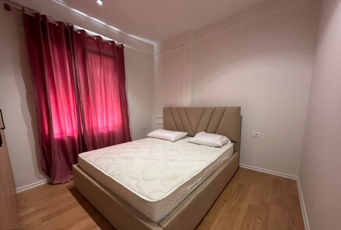 Tirane, jepet me qera apartament 1+1+Ballkon Kati 3, 70 m² 550 € (Rruga David Selenica)