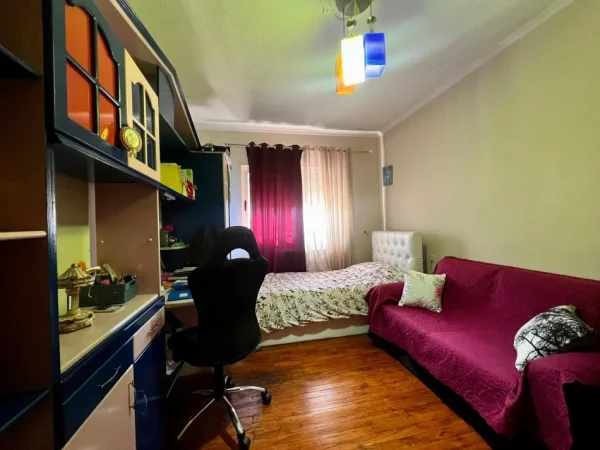 Korce, shitet shtepi 3+1+Ballkon Kati 2, 220 m² 165.000 € (“Rr.Koli Ceku” - Korce)