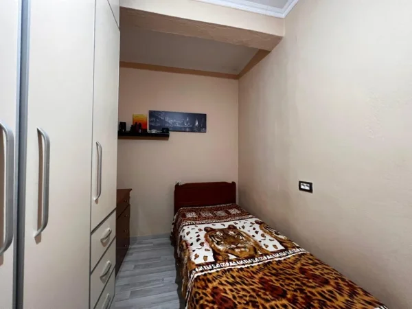 Korce, shitet shtepi 3+1+Ballkon Kati 2, 220 m² 165.000 € (“Rr.Koli Ceku” - Korce)