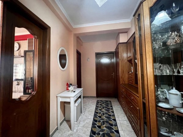 Korce, shitet shtepi 3+1+Ballkon Kati 2, 220 m² 165.000 € (“Rr.Koli Ceku” - Korce)