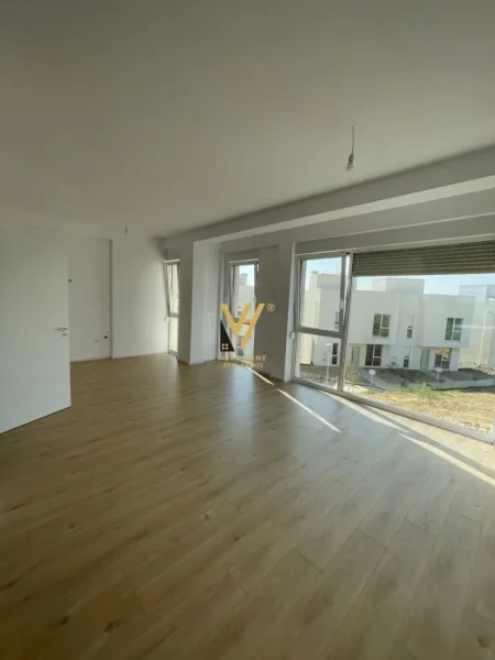 Tirane, jepet me qera Vile 2 Katshe Kati 0, 196 m² 1.200 € (FARKE)