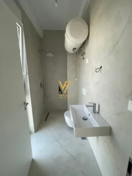 Tirane, jepet me qera Vile 2 Katshe Kati 0, 196 m² 1.200 € (FARKE)