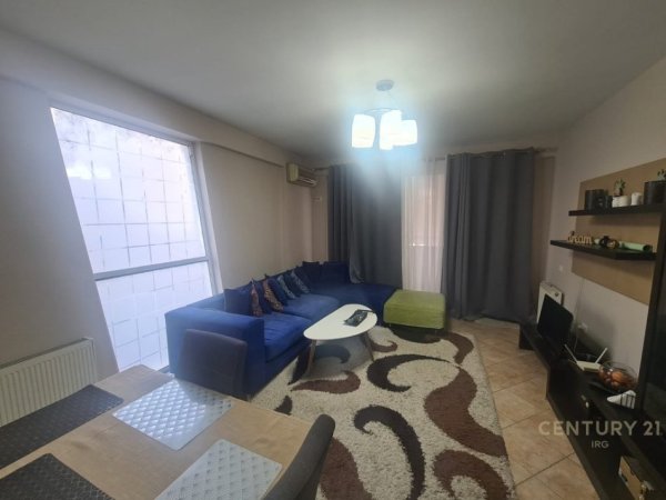 Tirane, jepet me qera apartament 2+1 Kati 3, 105 m² 650 € (KOMUNA E PARISIT)