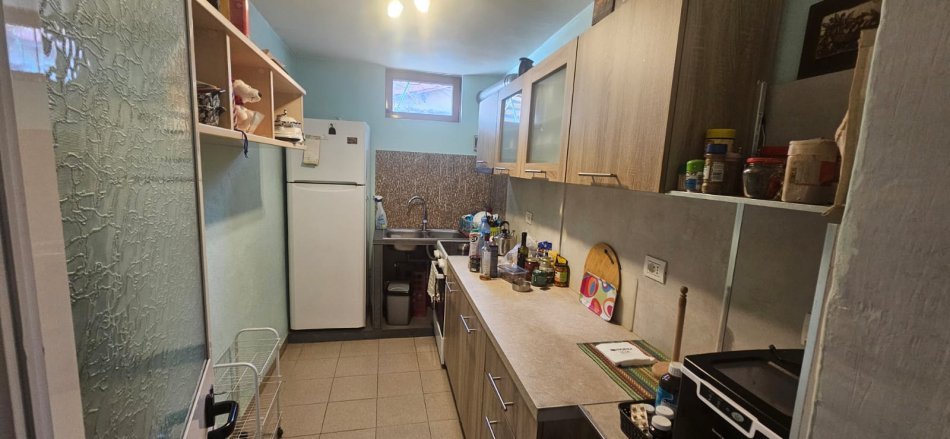 Tirane, jepet me qera apartament 2+1 Kati 1, 92 m² 450 € 