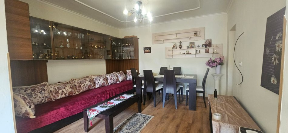 Tirane, jepet me qera apartament 2+1 Kati 1, 92 m² 450 € 