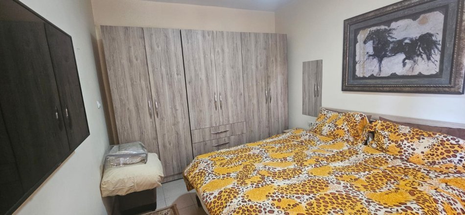 Tirane, jepet me qera apartament 2+1 Kati 1, 92 m² 450 € 