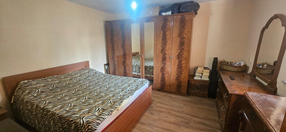 Tirane, jepet me qera apartament 2+1 Kati 1, 92 m² 450 € 