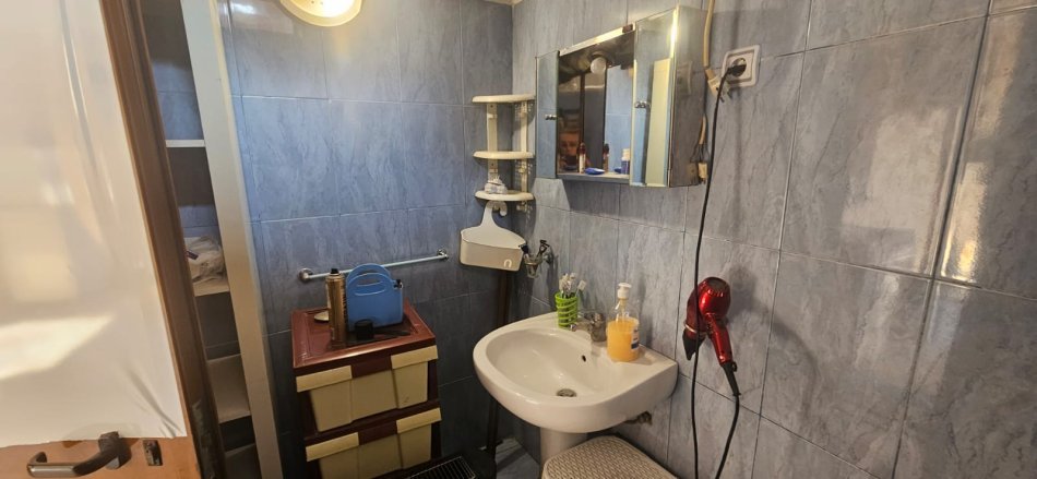 Tirane, jepet me qera apartament 2+1 Kati 1, 92 m² 450 € 