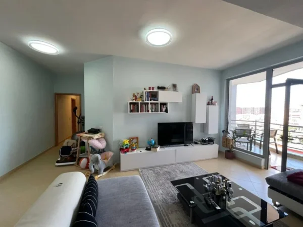 Tirane, shitet apartament 2+1+Ballkon Kati 5, 120 m² 230.000 € (Rruga e Kavajes, prane Globe)