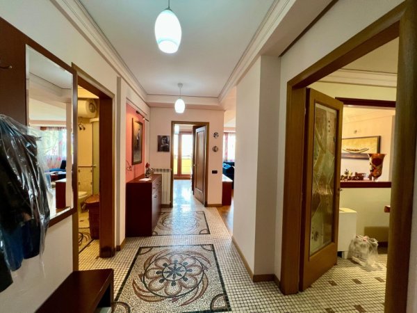 Tirane, jepet me qera apartament 3+1+Ballkon Kati 5, 160 m² 1.000 € (Air Albania Stadium)