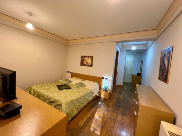 Tirane, jepet me qera apartament 3+1+Ballkon Kati 5, 160 m² 1.000 € (Air Albania Stadium)