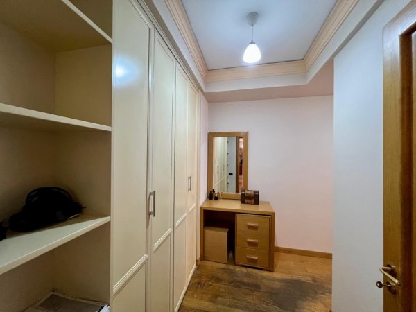 Tirane, jepet me qera apartament 3+1+Ballkon Kati 5, 160 m² 1.000 € (Air Albania Stadium)
