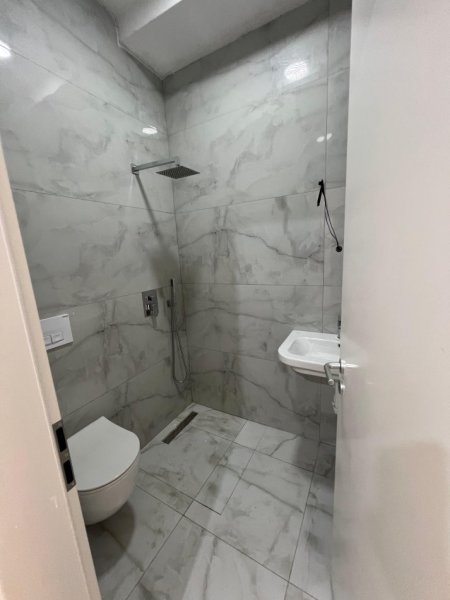 Tirane, jepet me qera apartament 2+1+Ballkon Kati 2, 83 m² 450 € (Rruga Jordan Misja)