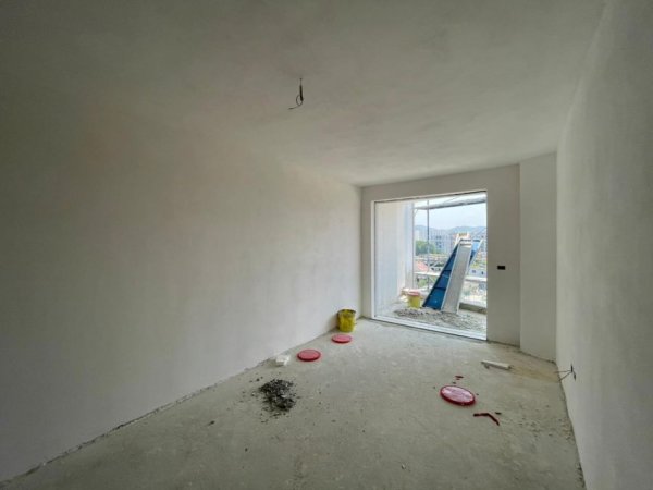 Tirane, shitet apartament 1+1+1ballkon Kati 6, 83 m² 132.000 € (fusha e aviacionit (turdiu))