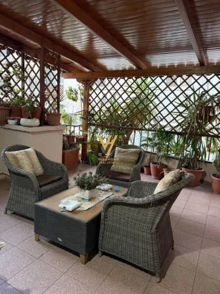 Tirane, jepet me qera apartament 2+1+Ballkon Kati 4, 115 m² 1.000 € (QENDER)