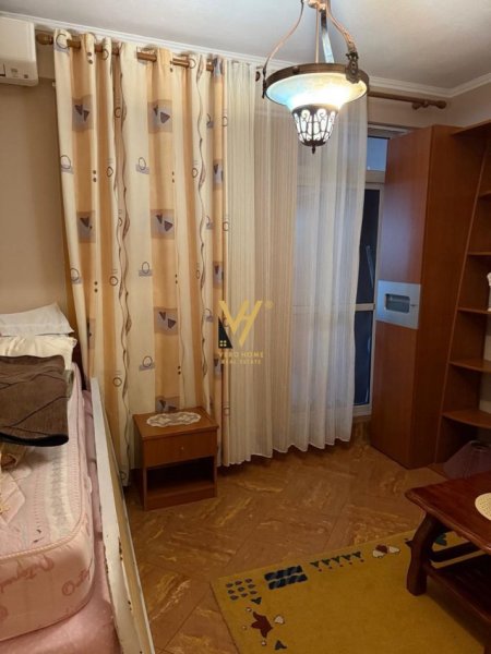 Tirane, jepet me qera apartament 2+1+Ballkon Kati 4, 115 m² 1.000 € (QENDER)