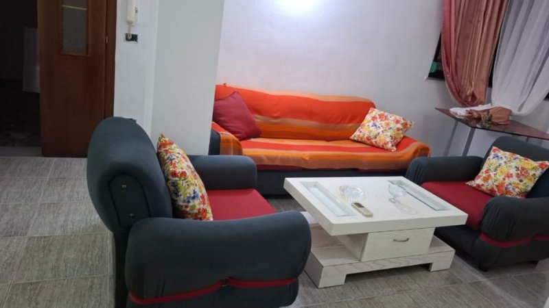 Tirane, jepet me qera apartament 1+1 Kati 1, 65 m² 400 € (ali demi)