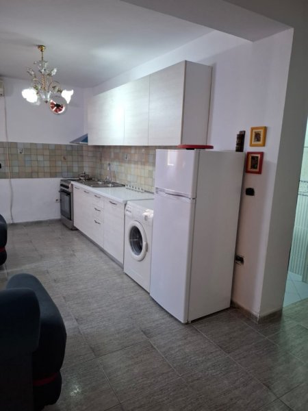 Tirane, jepet me qera apartament 1+1 Kati 1, 65 m² 400 € (rruga e elbasanit)