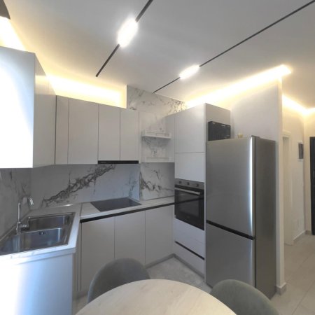 Tirane, jepet me qera apartament 1+1+Ballkon Kati 9, 70 m² 650 € (River Residence)