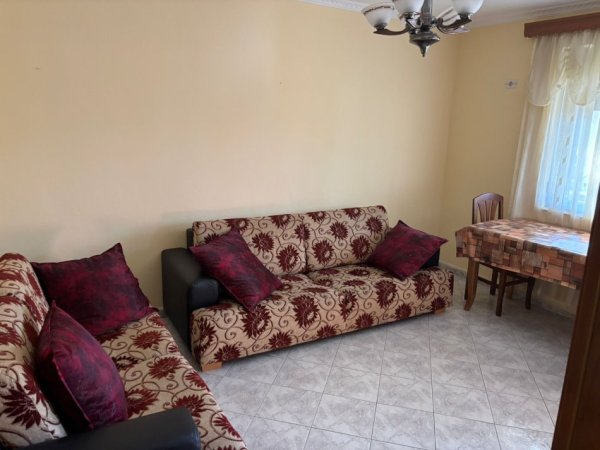 Tirane, jepet me qera apartament 2+1 Kati 5, 500 € (rruga 5 maji)