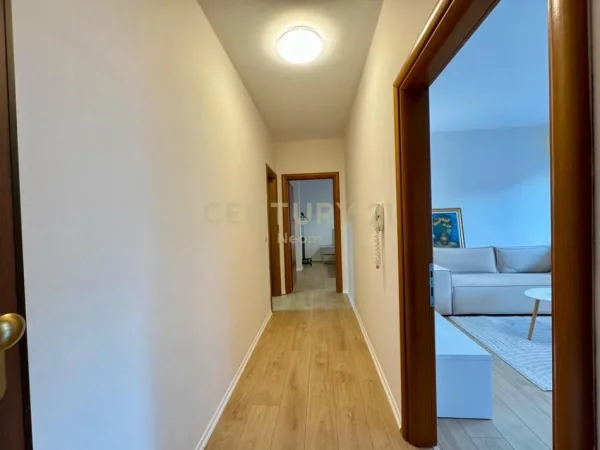 Tirane, jepet me qera apartament 1+1 Kati 5, 65 m² 750 € (Rruga Hajdar Hidi)