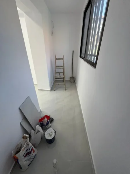 Tirane, shitet dyqan Kati 0, 65 m² 630.000 € (21 dhjetori)