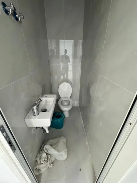 Tirane, shitet dyqan Kati 0, 65 m² 630.000 € (21 dhjetori)