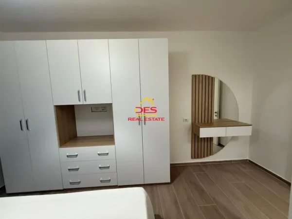 Radhime - Orikum, jepet me qera apartament 1+1+Ballkon Kati 3, 300 m² 300 € (Orikum, Vlorë)