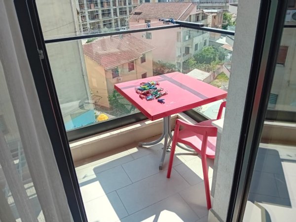 Durres, jepet me qera apartament 1+1+Aneks Kati 4, 60 m² 550 € (Rruga kavajes)