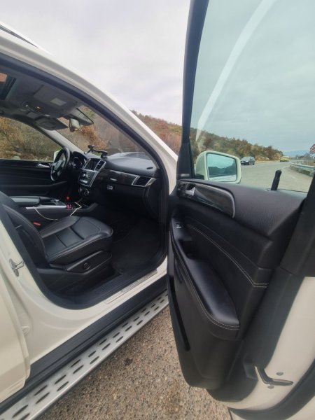Tirane, shitet makine Mercedez benz ML Look AMG Nafte, e bardhë automatik Klima 18.000 €