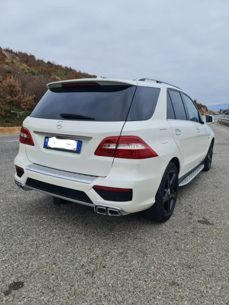 Tirane, shitet makine Mercedez benz ML Look AMG Nafte, e bardhë automatik Klima 18.000 €