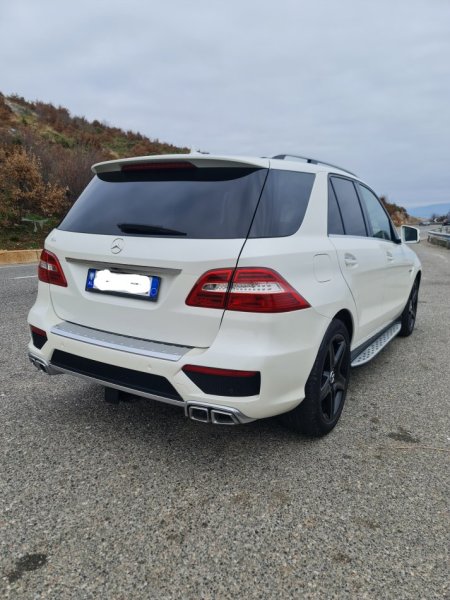 Tirane, shitet makine Mercedez benz ML Look AMG Nafte, e bardhë automatik Klima 18.000 €