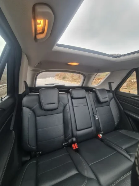Tirane, shitet makine Mercedez benz ML Look AMG Nafte, e bardhë automatik Klima 18.000 €