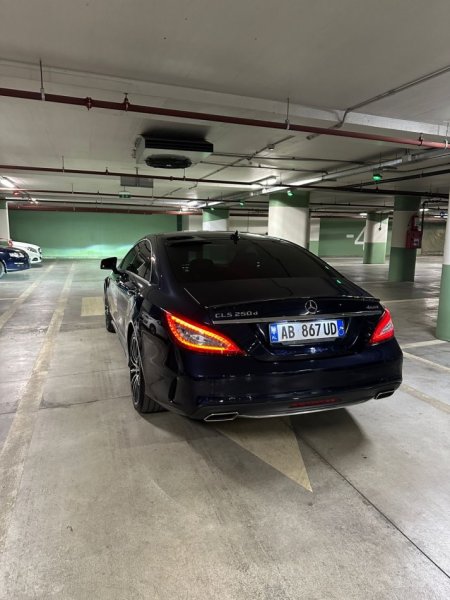 Tirane, shes makine Nafte, blu e errët automatik Klima 21.500 €