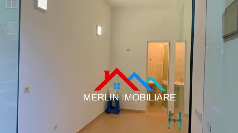 Tirane, jepet me qera ambjent biznesi Kati 0, 25 m² 300 € (RRUGA E KAVAJES)