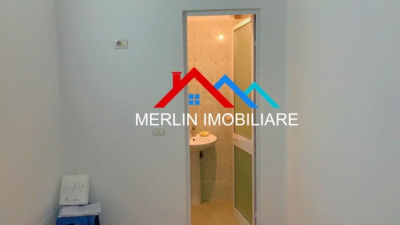 Tirane, jepet me qera ambjent biznesi Kati 0, 25 m² 300 € (RRUGA E KAVAJES)
