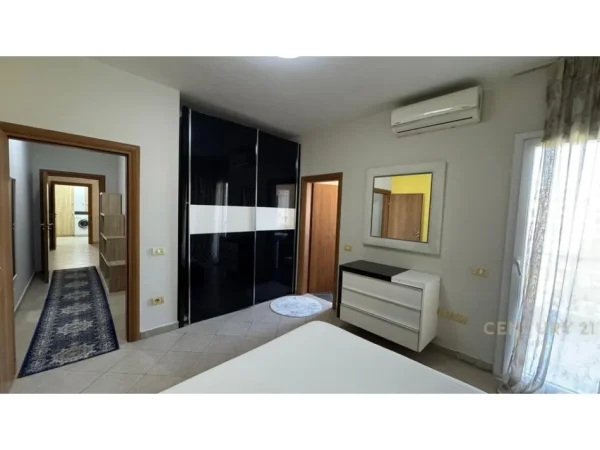 Tirane, jepet me qera apartament 2+1 , 100 m² 450 € 
