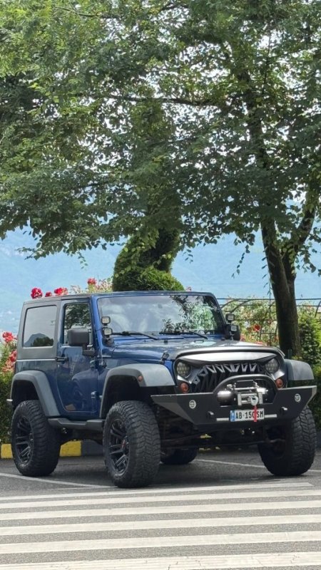 Gjirokaster, shes makine Jeep Benzin, blu automatik 15.000 €