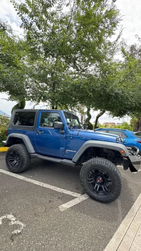 Gjirokaster, shes makine Jeep Benzin, blu automatik 15.000 €