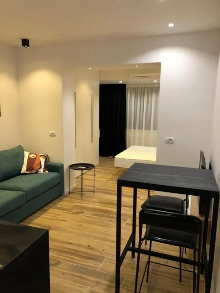 Tirane, shitet Kati 3, 