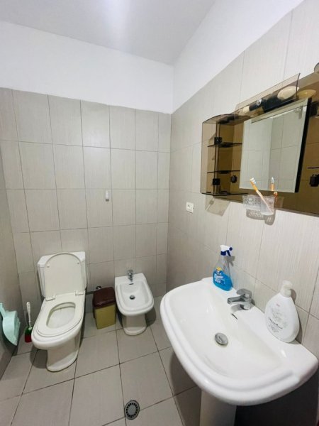 Tirane, jepet me qera apartament 1+1 Kati 9, 83 m² 400 € 